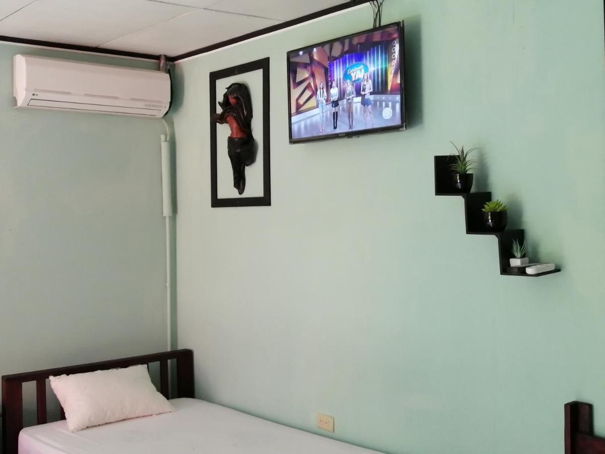 Red Frog Hotel La Fortuna المظهر الخارجي الصورة